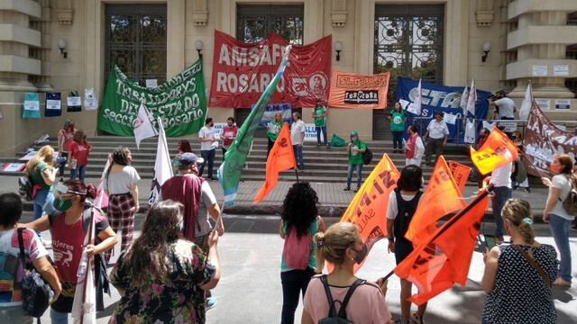Exhaustos por la pandemia, profesionales de la salud reclamaron por una licencia (Siprus)