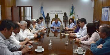 Peppo se reunió con intendentes de Cambiemos para analizar alternativas económicas ante la quita del Fondo Sojero\u002E (Foto: @domingopeppo)