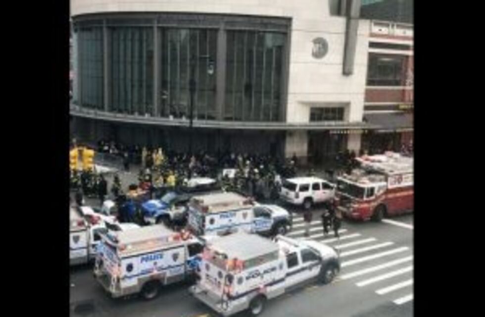 Nueva York: descarriló un tren y al menos 100 personas resultaron heridas