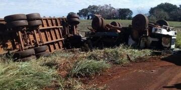 volcó con el camión y perdió la vida\u002E