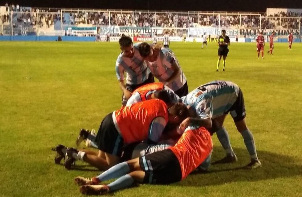 La alegría en Nueva Italia, por un Mostaza Merlo que les cambió la cara