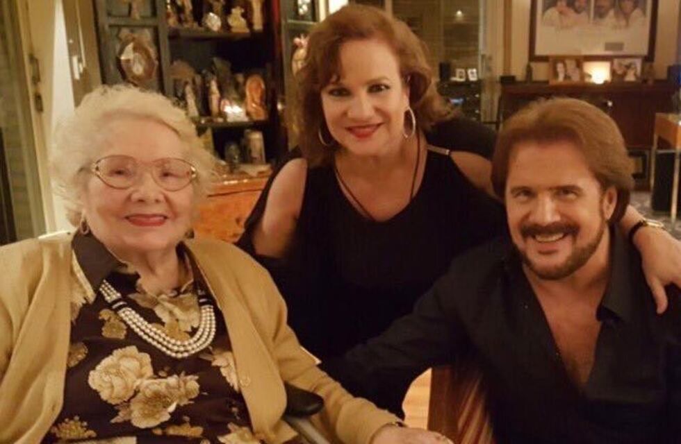 El emotivo mensaje de los Pimpinela tras la muerte de su madre