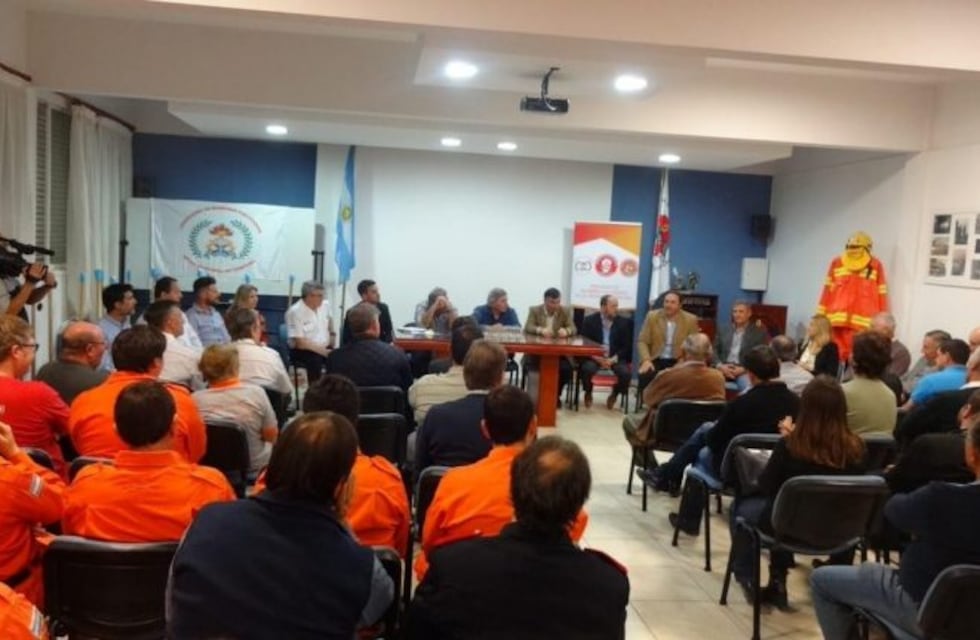 Bomberos Voluntarios recibió kits forestales