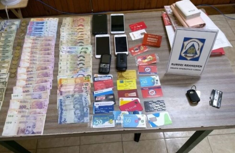 Cayó una banda que estafaba jubilados haciéndoles cambiar dólares por billetes falsos