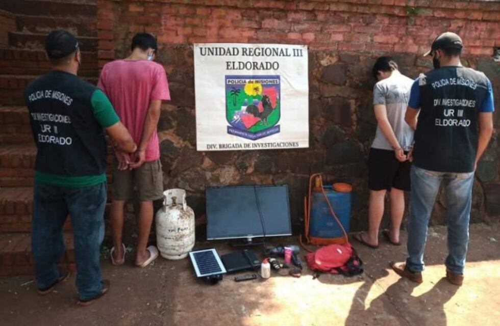 Atraparon a dos jóvenes por robar y vender objetos de una casa