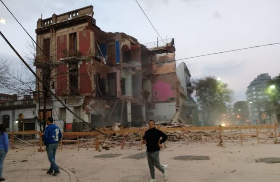 Se derrumbó un edificio centenario en Parque Patricios: no hubo víctimas