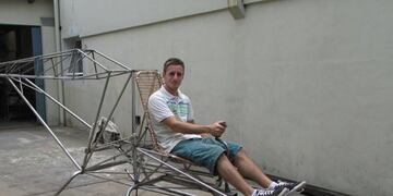 Cristian tiene un solo objetivo en la cabeza: volar el helicóptero que construye\u002E (Facebook)