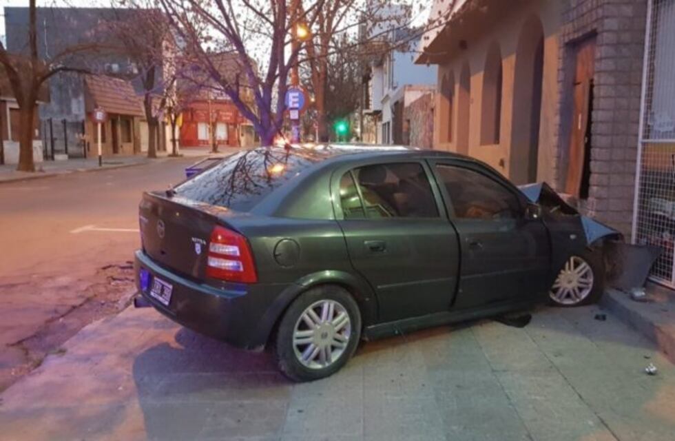 Conducía borracho y tres de sus amigos fueron hospitalizados