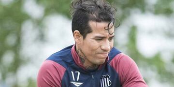 El delantero seguirá con las rutinas de entrenamiento en su país, como lo hace el brasileño Parede\u002E