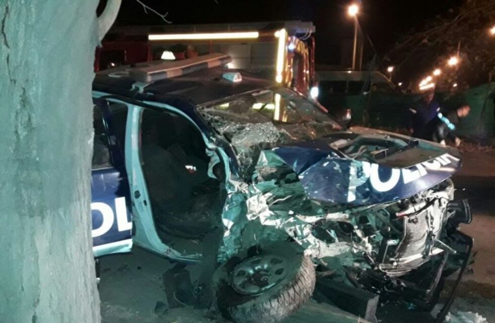 Un policía está internado en grave estado tras un choque en Luján