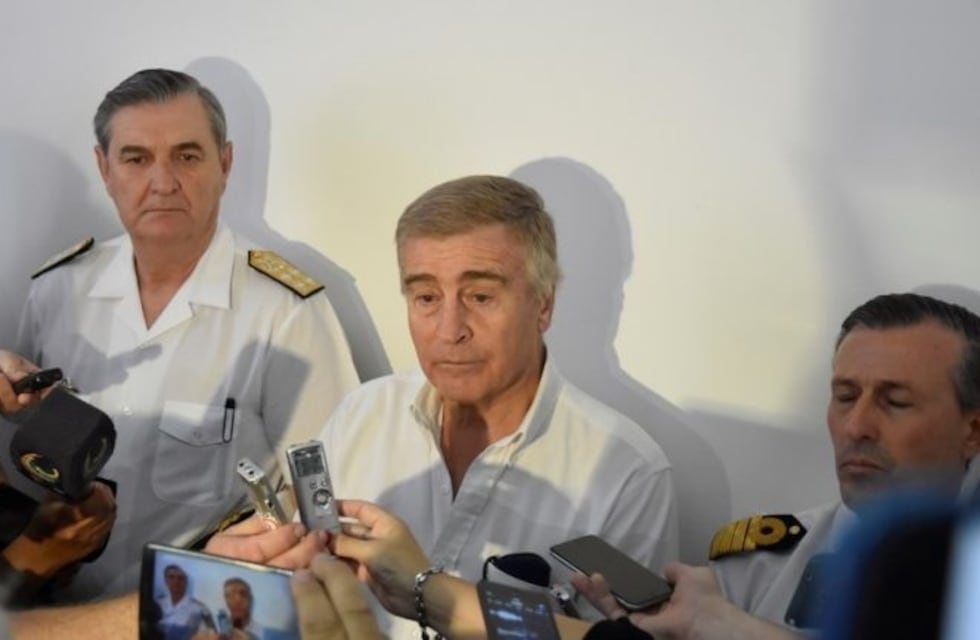 Suspenden a dos oficiales de la Armada y otros cuatro pidieron el retiro
