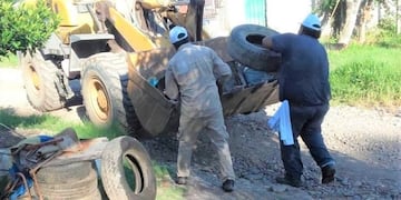 Recolectan neumáticos y chatarra, para combatir el dengue en Jujuy