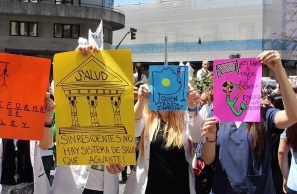 Médicos residentes porteños instalarán una carpa blanca a la espera de la revisión de la nueva ley