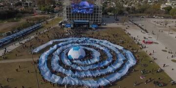 Escarapela más grande del mundo y Museo del Deporte