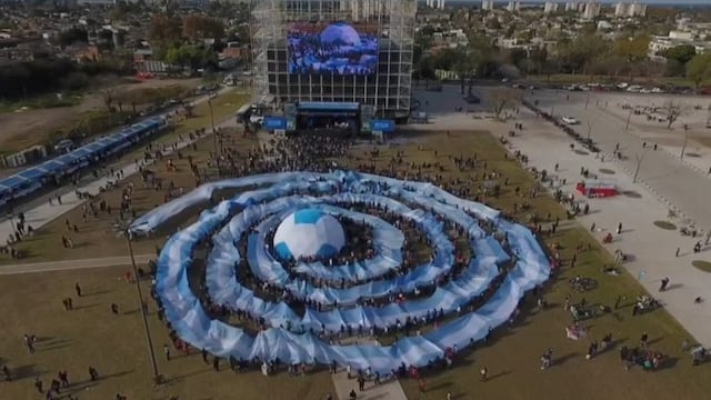 Escarapela más grande del mundo y Museo del Deporte