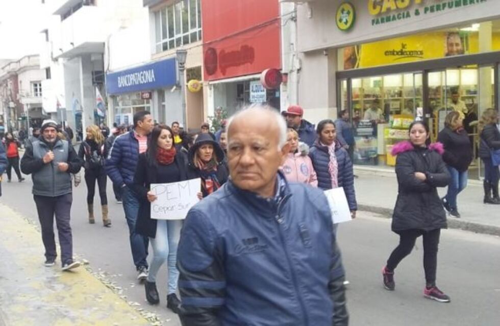 PEM se manifestaron en la plaza 25 para pedir aumento salarial