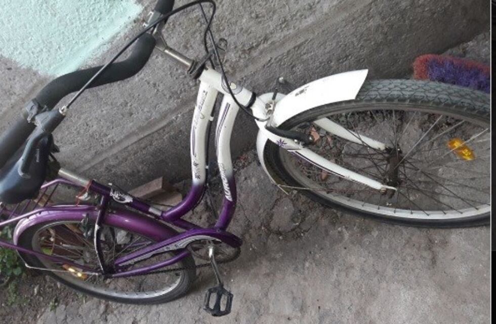 Atropelló a una ciclista en pleno centro de Azul y se escapó: buscan testigos