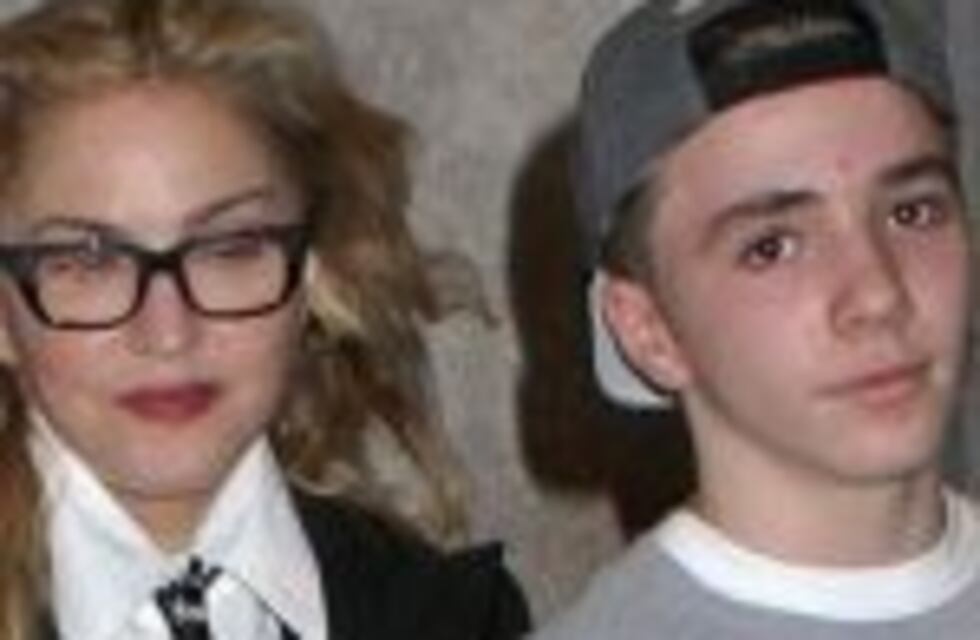 Encontraron fumando marihuana al hijo de Madonna y así lo castigó la Reina del Pop