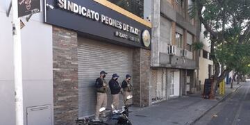 La Agencia de Investigación Criminal (AIC) custodiaba la tarea de los contadores judiciales\u002E (@radio2rosario)