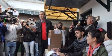 Florencio Randazzo en una mesa presidida por su hijo\u002E Foto: Twitter\u002E