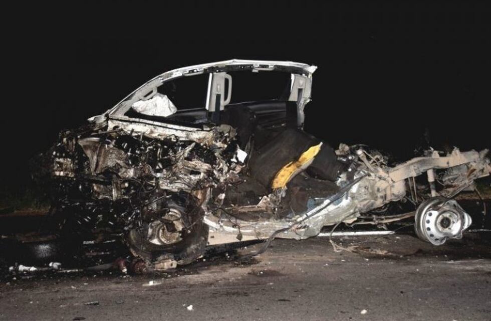 Ruta 51: dos muertos en un accidente entre un micro y una camioneta