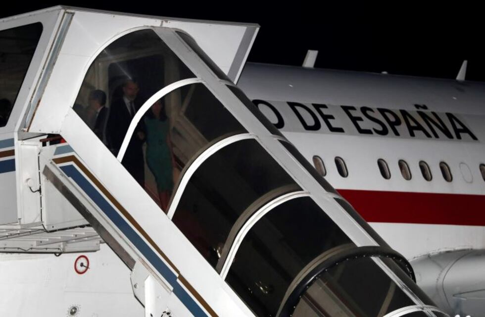 El avión de los reyes de España rozó al Tango 04 tras aterrizar en Aeroparque