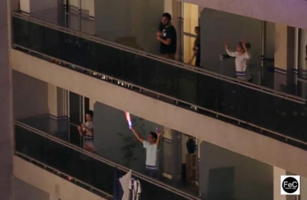 Homenajearon a Sergio Denis desde los balcones de Nueva Córdoba