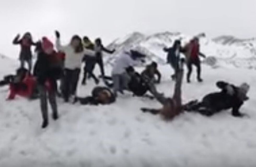 Recibieron el alta siete heridos por el vuelco en Mendoza y operaron a una adolescente de la columna