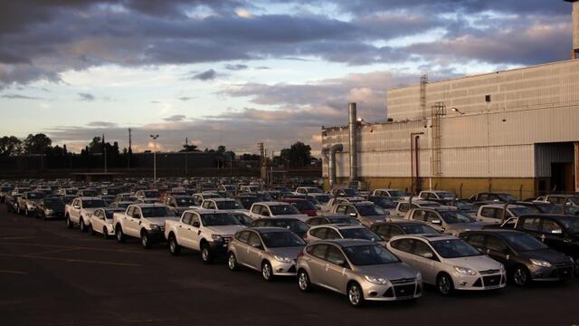 New Ford vehicles are seen at a parking lot of the Ford factory in Pacheco, on the outskirts of Buenos Aires, May 22, 2014. After a decade of growth, Argentina faces a sharp decline this year as industrial output falls and one of the world's highest infla