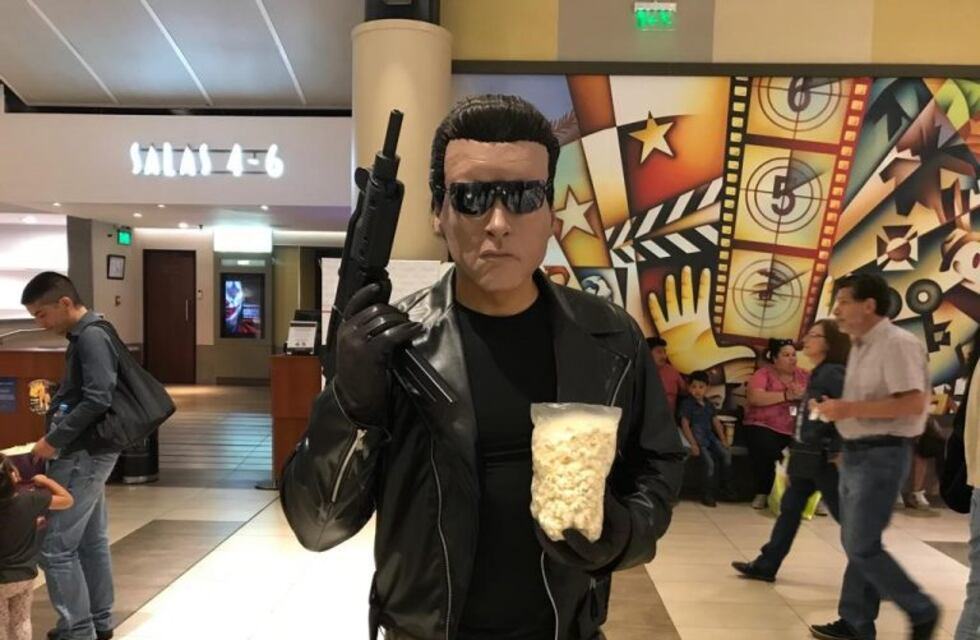 El Terminator cordobés y su  Destino oculto: no se perdió el estreno de la nueva película de la saga