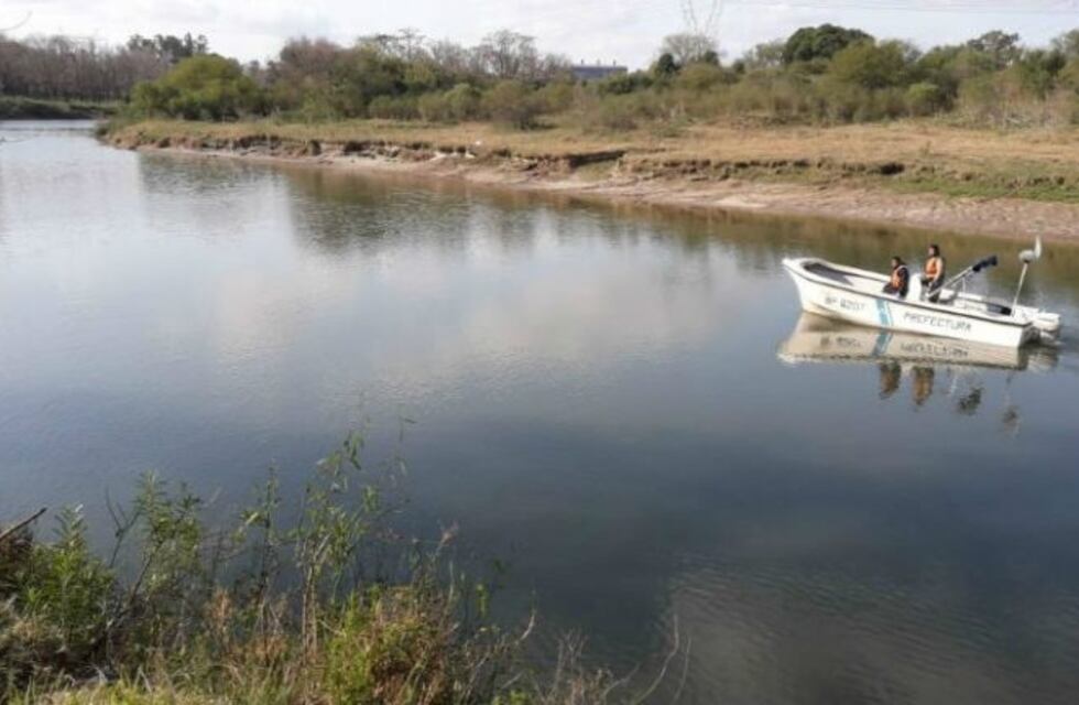 Hallaron el cadáver de una mujer flotando en un arroyo cerca de barrio Somisa
