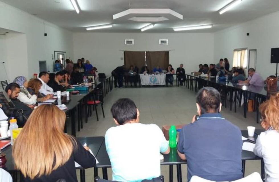 Santa Cruz: congreso de docentes decidió no iniciar el ciclo lectivo