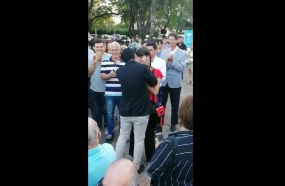 Villa Allende: le propuso matrimonio en pleno acto de asunción de autoridades