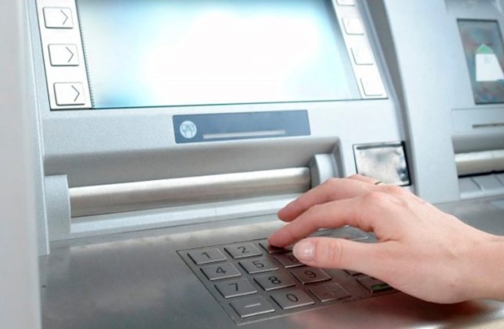 En Eduardo Castex devolvió casi medio millón de pesos y le agradecieron con un vino vencido