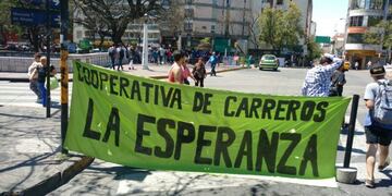 Protesta de carreros y naranjitas en la Municipalidad de Córdoba\u002E