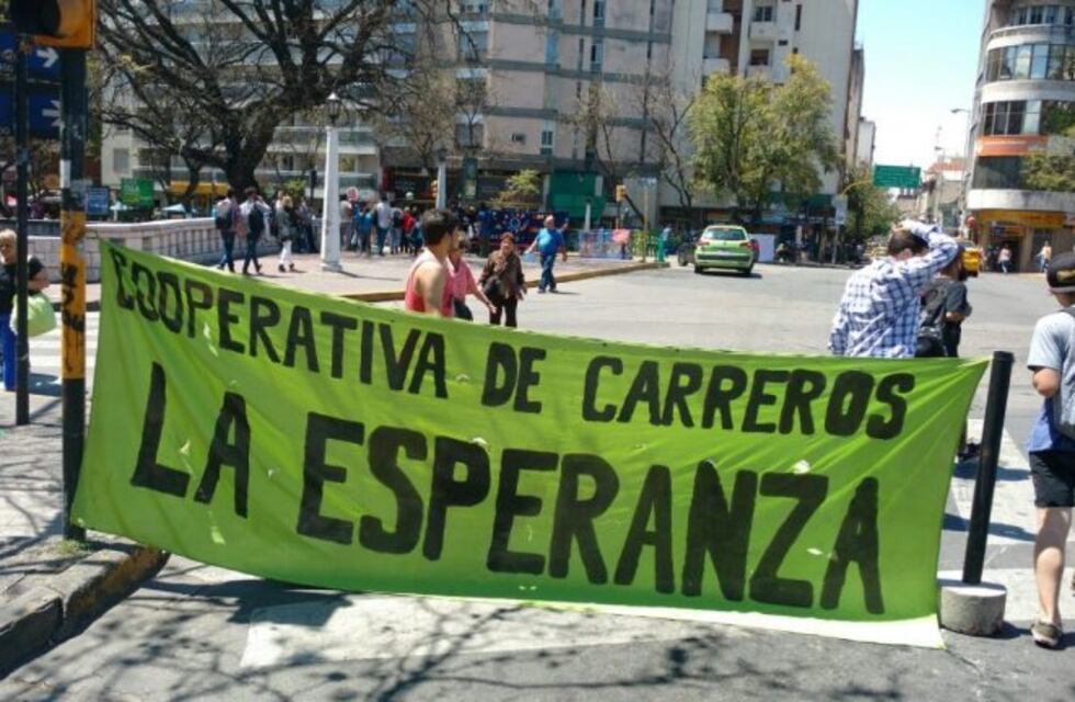 "Acampe" de carreros y marcha a la Municipalidad complican en tránsito