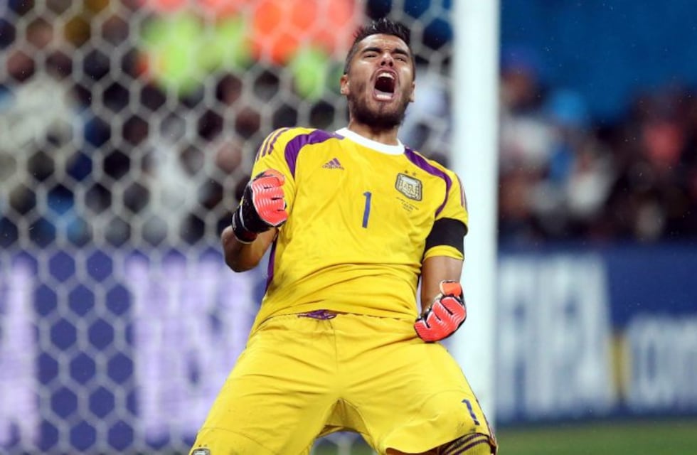 Sergio Romero fue operado de la rodilla