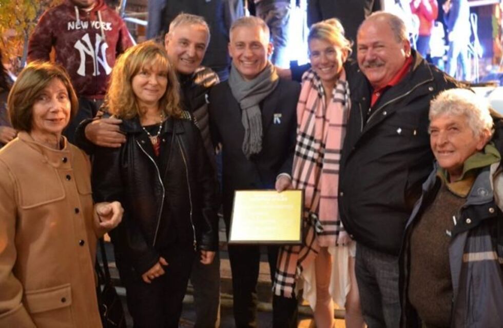 Vecinos de Carlos Paz entregaron un reconocimiento al Intendente Avilés