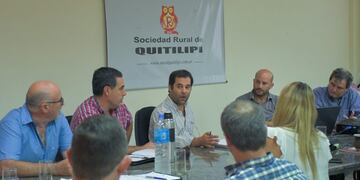 En la Sociedad Rural de Quitilipi, productores y funcionarios del gobierno se reunieron para debatir\u002E (Prensa Gobierno del Chaco)
