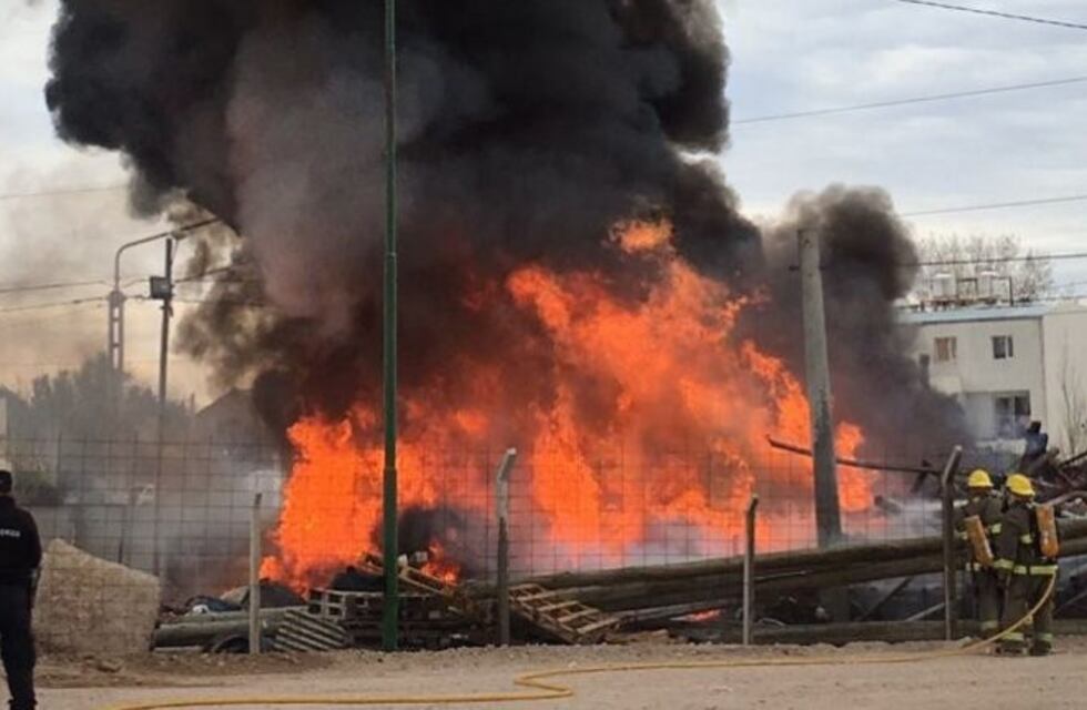 Depósito de Calf en Copol consumido por un incendio