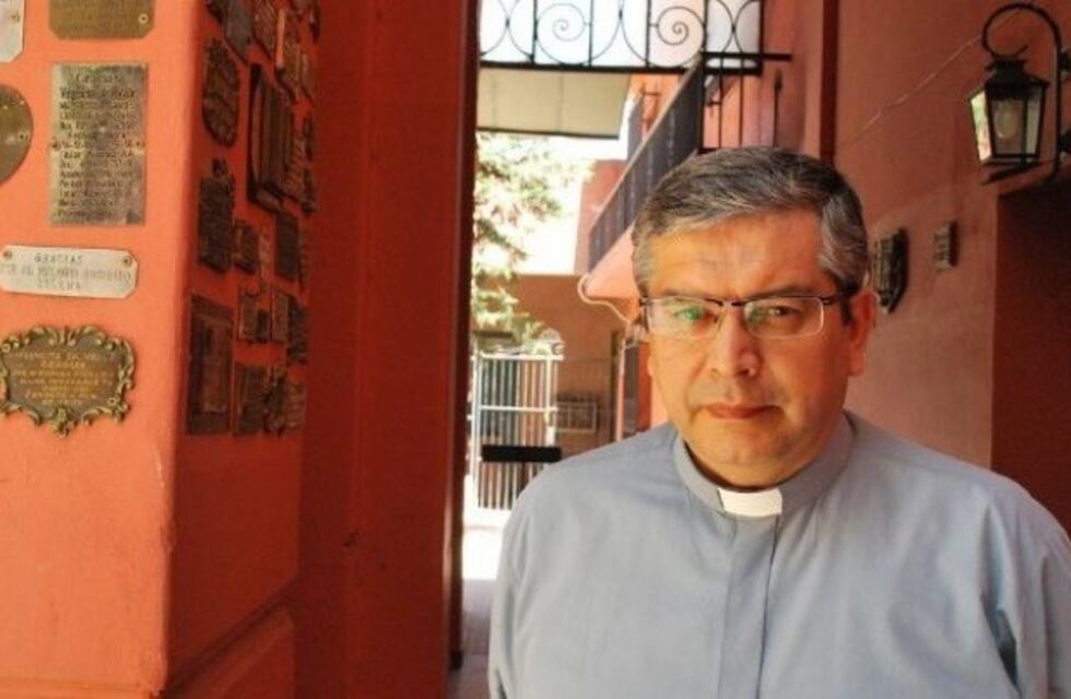 Se suman voces de repudio contra el el padre José Díaz por sus dichos sobre la homosexualidad