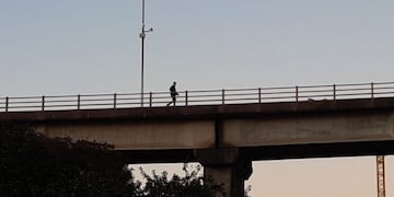 Denuncian que chaqueños cruzan caminando el puente y no se les realizan los controles sanitarios\u002E