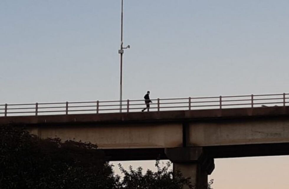 Denuncian que chaqueños pasan caminando a Corrientes y no cumplen con los controles sanitarios