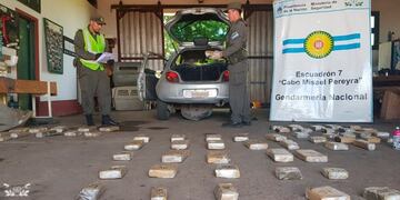 Dos vehículos fueron detenidos con drogas