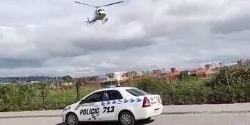 La aeronave trabaja en el control aéreo del aislamiento social obligatorio, en forma coordinada con los equipos terrestres\u002E