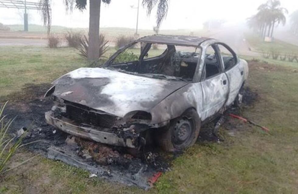 Un automóvil ardió en la zona de la costanera: no hubo heridos