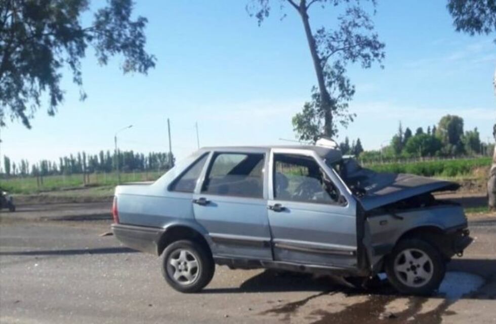 Un joven perdió la vida tras estrellarse contra un árbol en Maipú