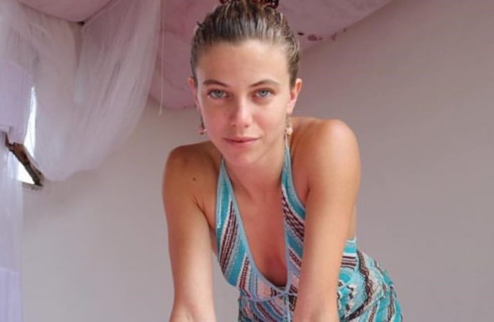 Justina Bustos sorprendió a sus seguidores con un sensual look estilo "safari"