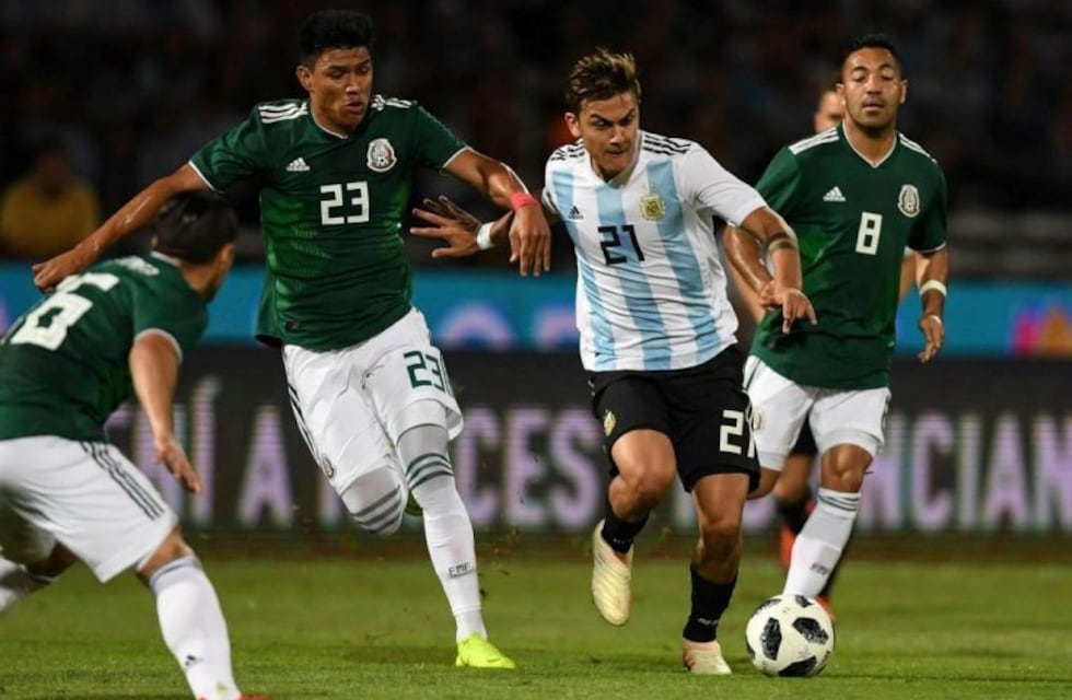 De cordobés a cordobés: entró Vázquez por Dybala y aplausos para los dos