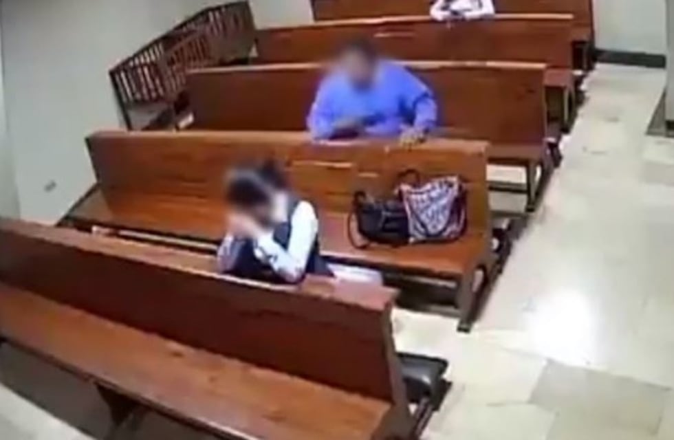 Le robó el celular a una mujer que rezaba pero se persignó antes de salir de la Iglesia